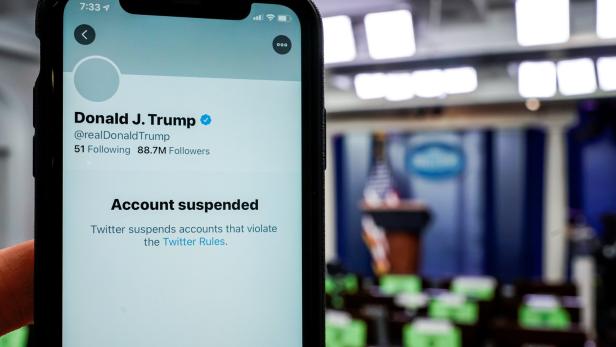 Pro & Contra: Darf man Trump von Twitter aussperren?