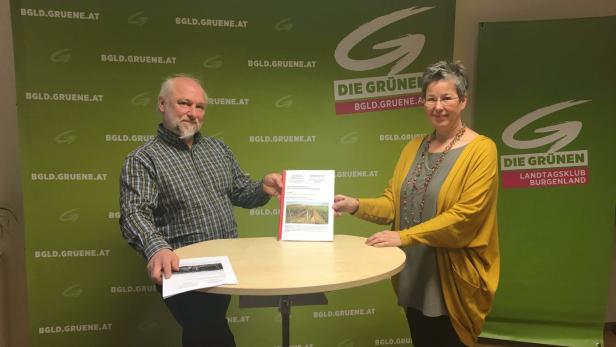 Gutachter Kurt Nagler vom Ökologiebüro Breitenbrunn mit Regina Petrik