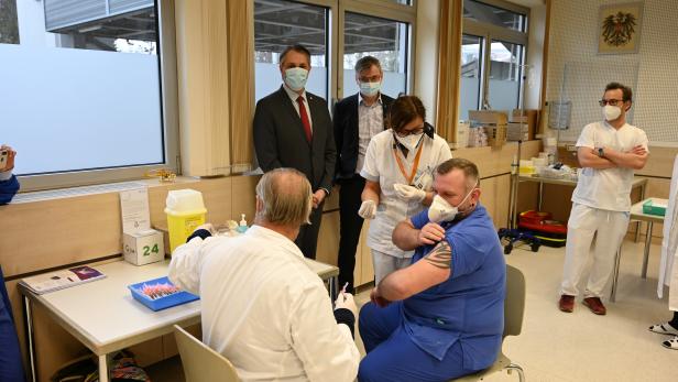 Erste Mitarbeiter im Wiener Hanusch-Krankenhaus geimpft