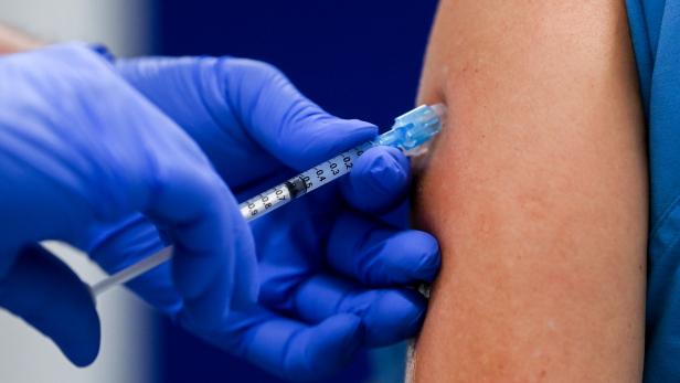 1.161 Neuinfektionen; Mehr als 300.000 Voranmeldungen für Impfungen