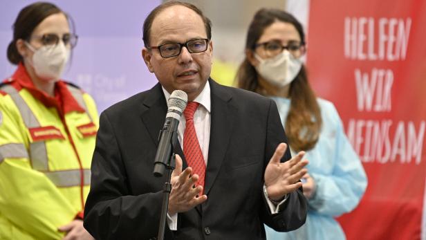 CORONA - GROSSIMPFAKTION FÜR MITARBEITER IM GESUNDHEITS-UND PFLEGEBEREICH GEGEN COVID-19: SZEKERES Ärztekammer lehnt Ländervorstoß für eigene Ärzteausbildung ab