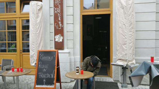 "Fühlen uns im Stich gelassen": Grabkerzen vor St. Pöltner Gastronomie