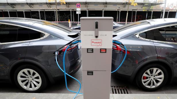 FILE PHOTO: Tesla Model X electric cars recharge their batteries in Berlin