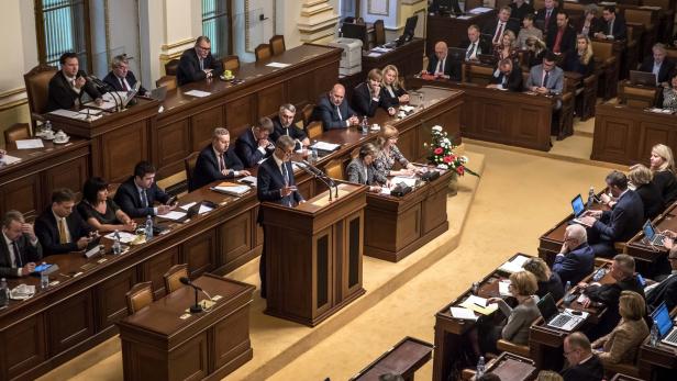 Rauferei im tschechischen Parlament