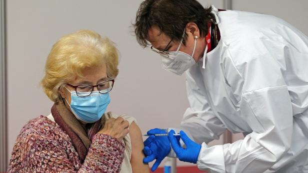 Impfung: Land OÖ ordnet Kontrollen der Reihung in Heimen an