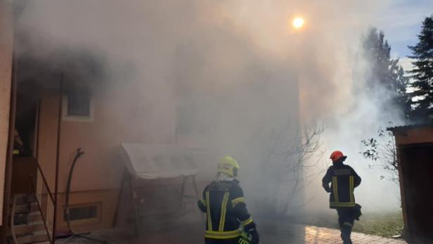 Rohrau: Verletzte nach Brand in Einfamilienhaus