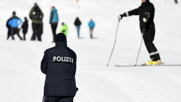 Elfjähriger aus Bayern bei Schulskikurs in Tirol schwer verletzt