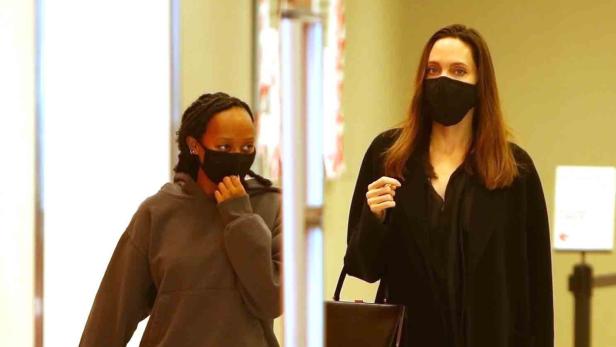 (Fast) inkognito: Angelina Jolie macht im Discount-Supermarkt auf Normalo