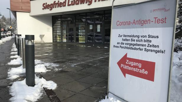 Teststraßen: Teils langes Warten auf den Abstrich in Niederösterreich