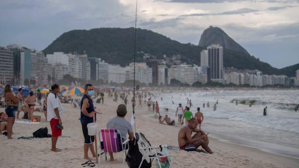 Brasilien: Volle Strände und Corona-Apokalypse