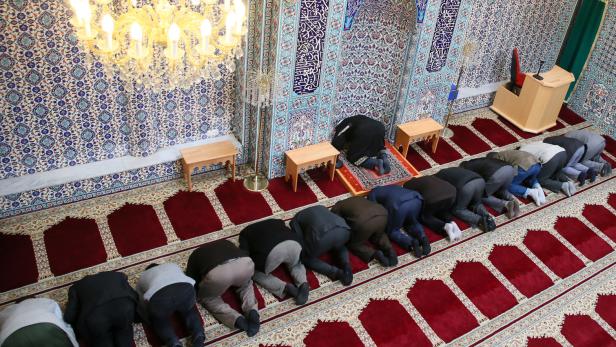 Geplanter "Kirchenbeitrag" für Muslime hat Startprobleme