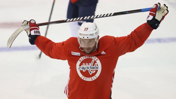 Eishockeyschläger aus Kabine gestohlen: Kanadier wurde entlassen