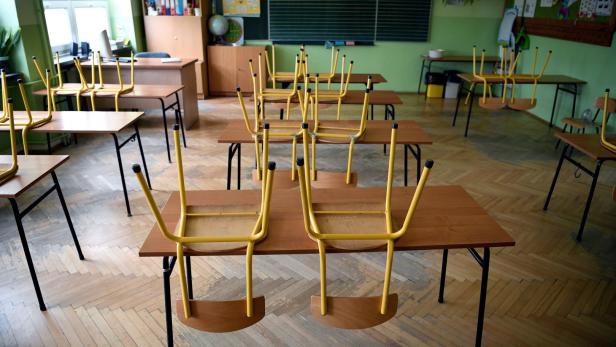 Behörden sperren Wiener Volksschule nach Corona-Ausbruch