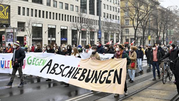 Wien: Friedliche Schüler-Demo gegen Abschiebungen