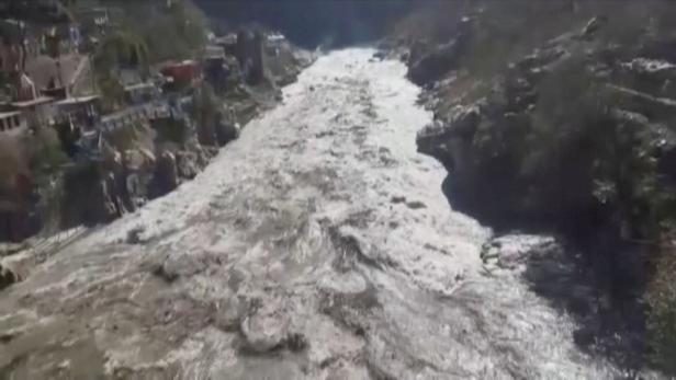 Nordindischer Bundestaat Uttarakhand: Gletscherbruch, Fluten und Landmassen donnern ins Tal