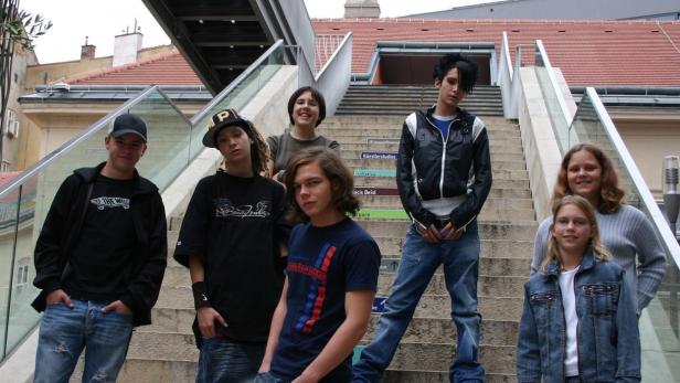 Jung-Reporterinnen und (damals) junge Band Tokio Hotel