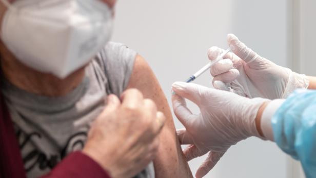 Schwere allergische Reaktion auf mRNA-Impfstoffe extrem selten