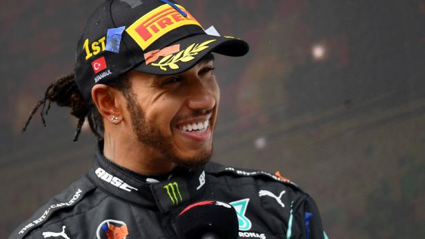 Formel-1-Weltmeister Hamilton fährt ein weiteres Jahr für Mercedes