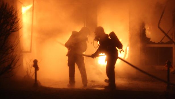 Mehr als 100 Feuerwehrleute waren in Wolfsbach im Einsatz.