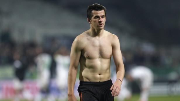 Olympique Marseille&#039;s Joey Barton reacts at the end of his match against Borussia Monchengladbach during their Europa League Group C soccer match at the Velodrome stadium Marseille November 8, 2012. REUTERS/Philippe Laurenson (FRANCE - Tags: SPORT SOCCER)