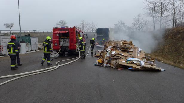 Müll falsch entsorgt: Zwei Brände an einem Tag in Krems