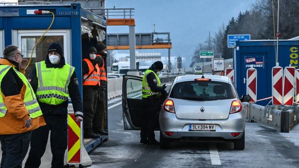 Corona-Ausreisetests bei der Grenze in Kufstein