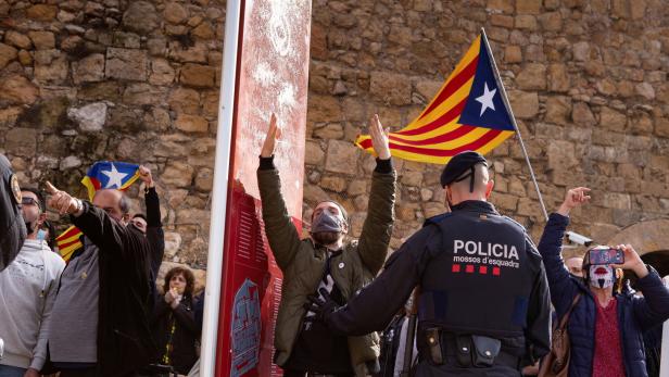 Zwischen Fanaten und Rechten: Katalonien wählt neue Regierung