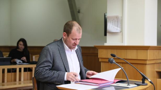 Innenministerium prüft rechtliche Schritte gegen Rudolf Fußi