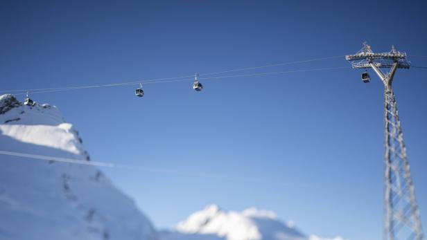 Erste Tiroler Skigebiete stellen wegen Testpflicht Betrieb ein