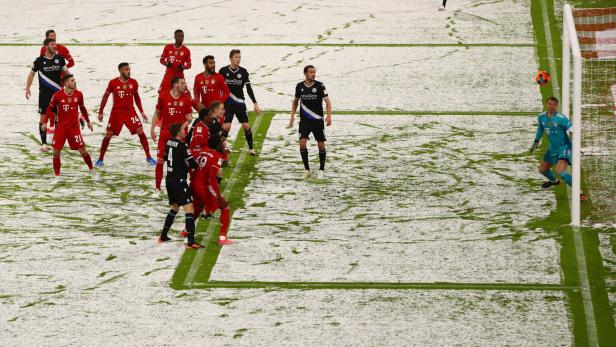 Die Bayern leisten sich im Schnee einen kleinen Ausrutscher