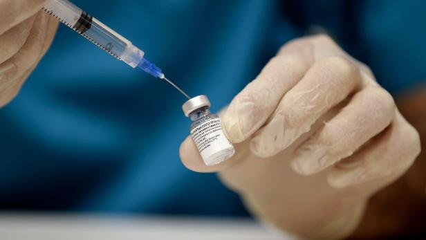 Pfizer- und Moderna-Impfstoffe verlieren an Wirkung bei Südafrika-Variante