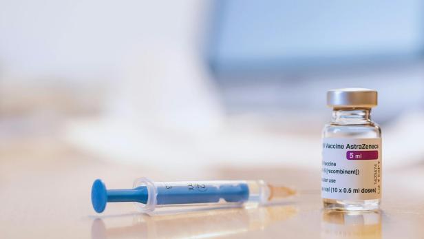 Zusammenhang unklar: Weitere Krankenschwester nach Astra-Zeneca-Impfung im Spital