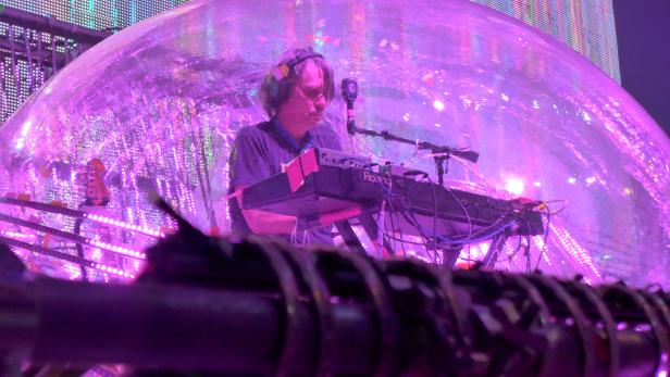 Flaming Lips give socially-distanced "Space Bubble" concert in Oklahoma City