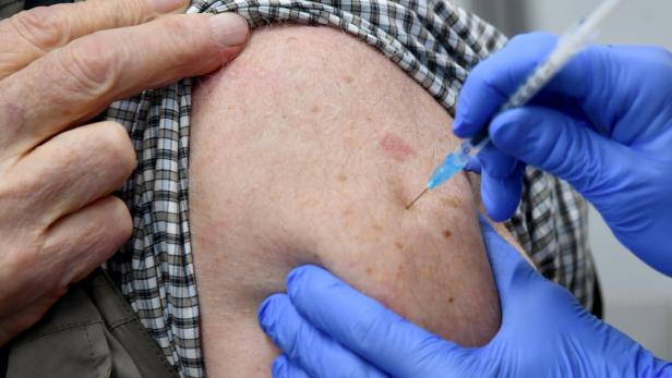 Russland gibt im Kampf gegen das Coronavirus dritten Impfstoff frei