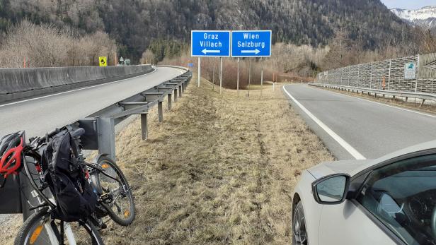 Radfahrer wollte in Salzburg auf die Tauernautobahn auffahren