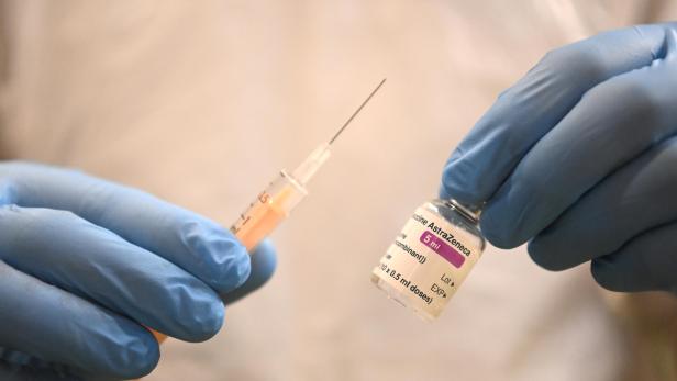 Weniger Klinikaufenthalte in Schottland nach erster Impfdosis