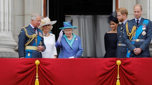 Die britische Königsfamilie auf dem Balkon des Palasts