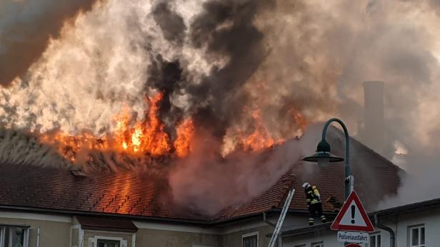 Feuer in Perchtoldsdorf zerstört Polizeiinspektion und Hotel