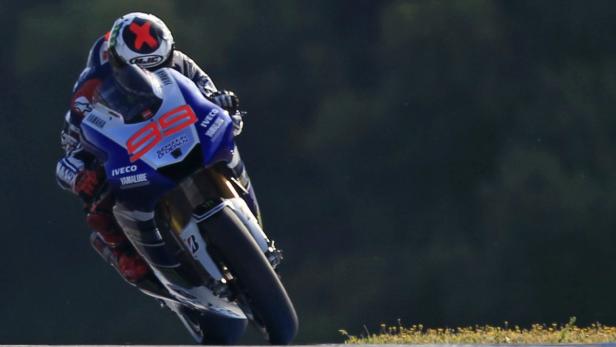 Yamaha MotoGP rider Jorge Lorenzo of Spain rides his bike during the third free practice session of the Spanish Grand Prix in Jerez de la Frontera, southern Spain May 4, 2013. REUTERS/Marcelo del Pozo (SPAIN - Tags: SPORT MOTORSPORT)