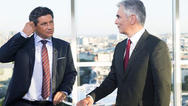 ORF-Moderator Hans Bürger und SPÖ-Parteichef Werner Faymann beim letzten ORF-"Sommergespräch 2015" am Wiener Ringturm