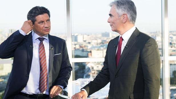 ORF-Moderator Hans Bürger und SPÖ-Parteichef Werner Faymann beim letzten ORF-&quot;Sommergespräch 2015&quot; am Wiener Ringturm