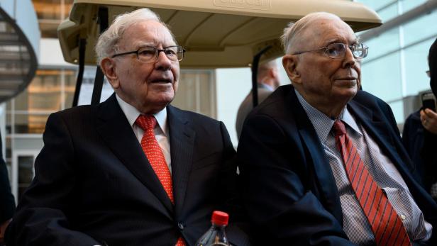 Warren Buffett (li.), Charlie Munger