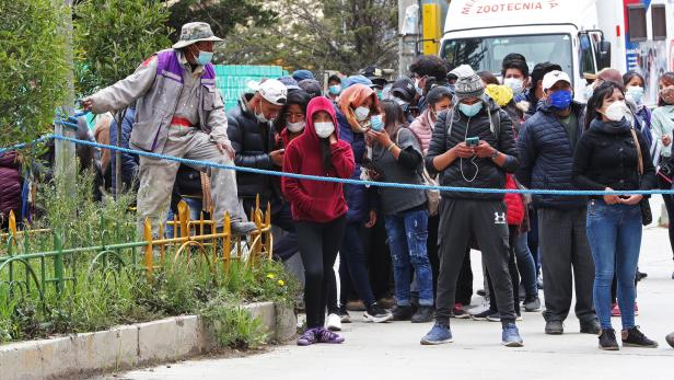 At least five students dead after falling from the fourth floor at a Bolivian university