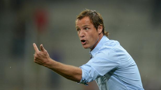 dapdFussball, Tipp3 Bundesliga, Saison 2012/2013, 6. Spieltag, Red Bull Salzburg - SC Magna Wiener Neustadt, Samstag (25.08.12), Red Bull Arena, Salzburg, Oesterreich: Neustadts Trainer Heimo Pfeifenberger gestikuliert an der Seitenlinie.: Andrendreas Sch 3. Unser großes Ziel ist einfach wieder in der Liga zu bleiben, was schwer genug ist, weil es sehr eng ist. Wir haben uns auch das Ziel gesetzt, mehr Punkte als letztes Jahr (36) zu erreichen. Das wäre für uns total okay und sollte auch für den Klassenerhalt reichen.