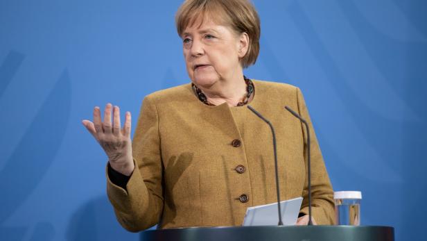 Merkel will lockern, hat die Hand aber auf der Notbremse
