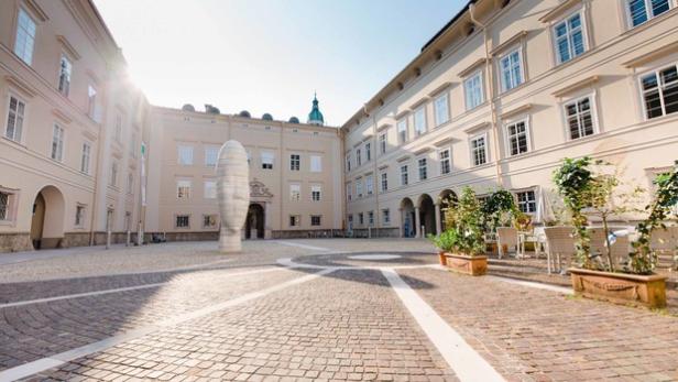 Innenhof der juridischen Fakultät der Paris Lodron Universität Salzburg in unmittelbarer Nähe der SMBS