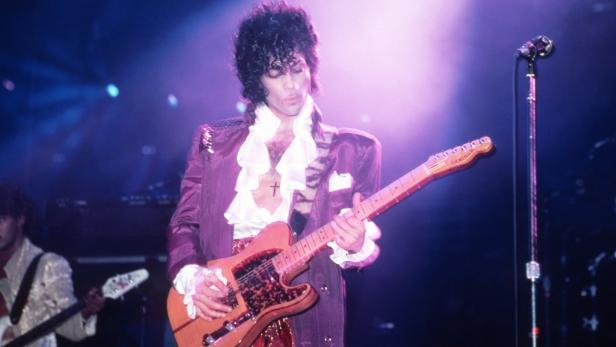 Aussehen wie Prince: Outfits und Gitarre des Stars unterm Hammer