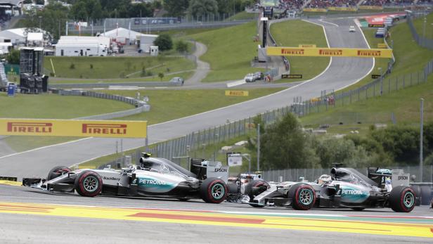 Nico Rosberg (GER/Mercedes /links) gewinnt vor Lewis Hamilton (GBR/Mercedes) den Formel 1-GP am Red Bull Ring in Spielberg. - FOTO: APA/ERWIN SCHERIAU
