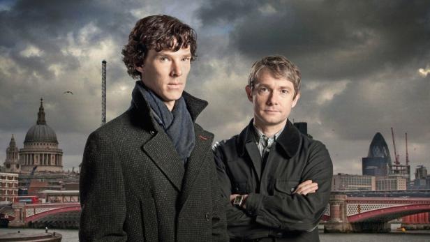 Benedict Cumberbatch und Martin Freeman vor der Londoner Skyline.