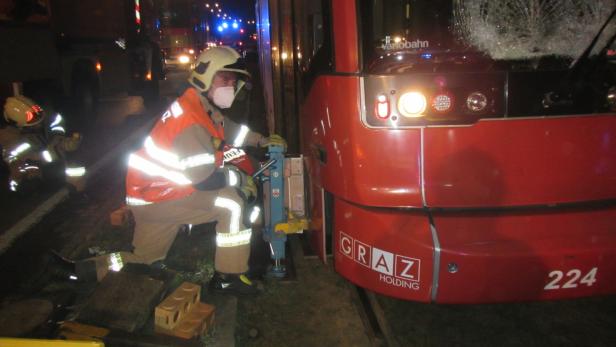 Mann wurde in Graz von Straßenbahn überrollt und getötet